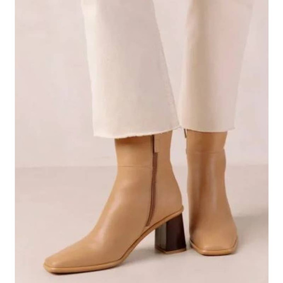 ALOHAS West Boots Size 9 Square Toe with block heel women's heels - Picture 1 of 14
